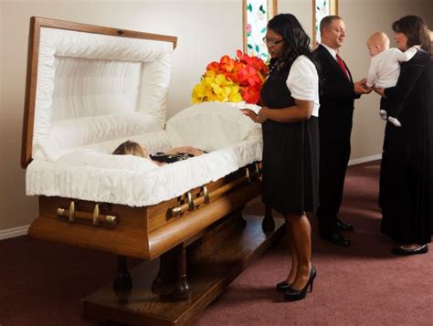 Funeral Etiquette: Viewing & Visitation - Perfect Memorials