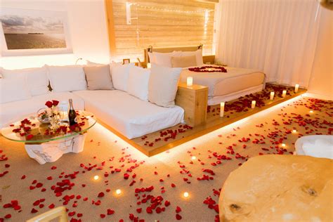 The romantic hotel room decoration in 1 Hotel (Miami). Real rose petals, candles and flowe ...
