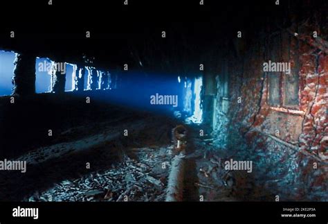 GHOSTS OF THE ABYSS, INSIDE THE SUNKEN TITANIC, 2003 Stock Photo - Alamy