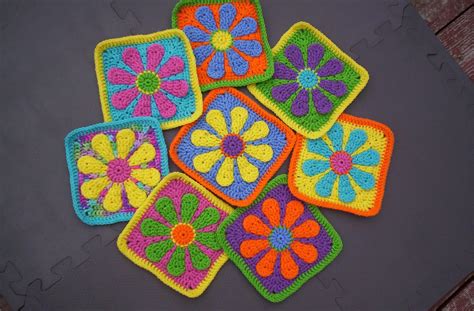 Ravelry: yarnorgy's Daisy Flower Charity Square/Groovyghan too! | Crochet square patterns ...