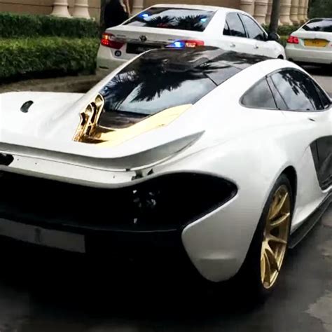 This McLaren P1 wears more gold than Mr. T