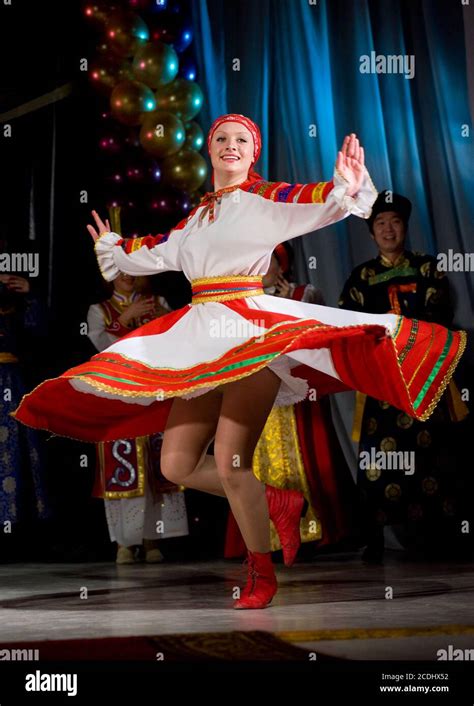 Russian folk dance Stock Photo - Alamy