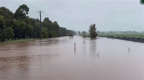 Floods waters in regional Victoria - ABC News