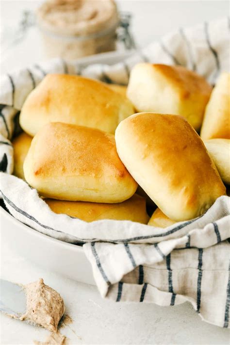 Copycat Texas Roadhouse Rolls and Cinnamon Honey Butter | The Recipe Critic