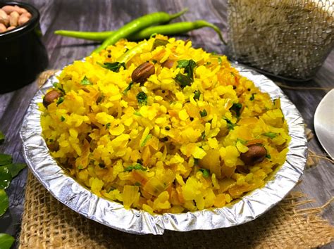 Maharashtrian Kanda Poha - Foodie Trail