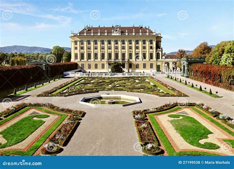 Schonbrunn Palace in Vienna, Austria Editorial Stock Photo - Image of ...