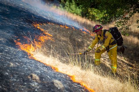 Kincade Fire swells to 21,900 acres, thousands remain evacuated – Fort Bragg Advocate-News