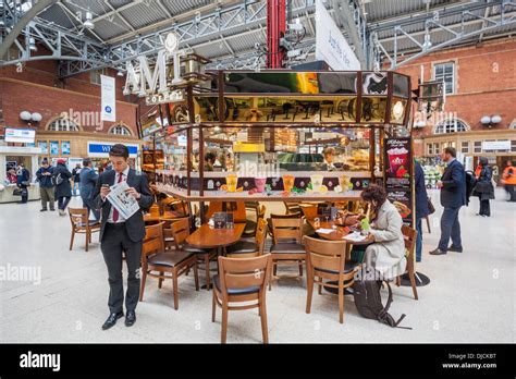 England, London, Marylebone Station, Concourse Cafe Stock Photo - Alamy