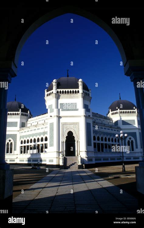 mesjid raya medan sumatra indonesia Stock Photo - Alamy