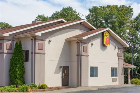 Super 8 by Wyndham Lewisburg | Lewisburg, WV Hotels