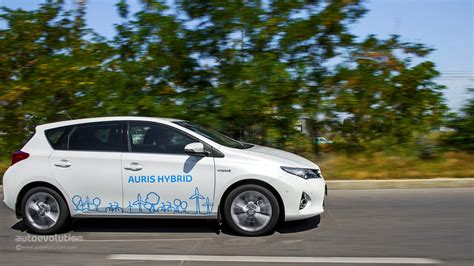 TOYOTA Auris Hybrid Review - autoevolution