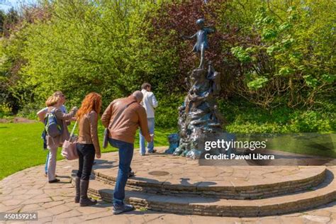 125 Peter Pan Statue London Stock Photos, High-Res Pictures, and Images - Getty Images