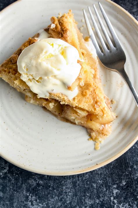 Apple Pie with Cream Cheese Crust