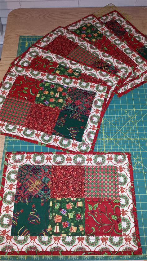 Christmas quilted placemats | Sewing & Quilting Tips & Projects | Pinterest | Patchwork, Craft ...