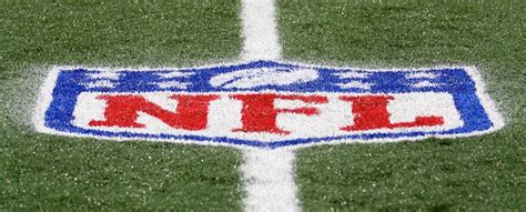 NFL Stadiums: Artificial Turf or Natural Grass?