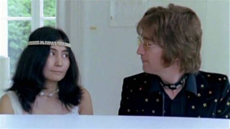 Yoko Ono fue reconocida oficialmente como coautora de la icónica ...