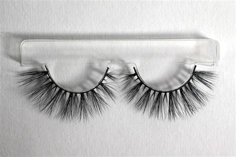 Lola_Lashes_LL01_01 - https://www.lolalashes.co.uk