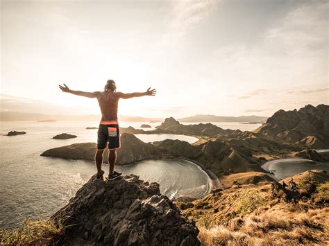 PADAR ISLAND HIKE IS OUT OF THIS WORLD - Journey Era