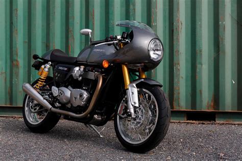 Review: Triumph's Thruxton R is a beauty and a beast