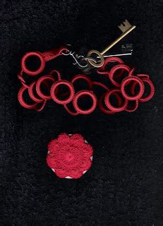 El Ganchillo de Africa: Red lanyard with flower