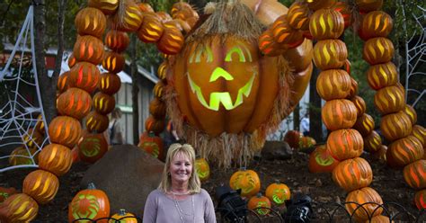 Dollywood lights up with pumpkin-themed experience