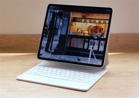 Apple to release an iPad Pro with a glass back and wireless charging in ...