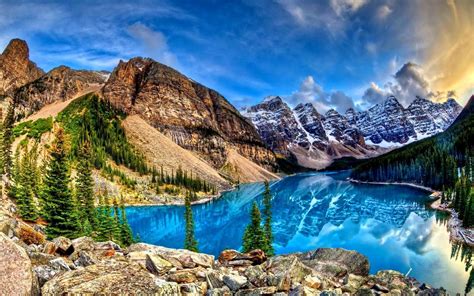 Amazing blue lake reflecting the mountains | Lago, Paesaggi, Foto