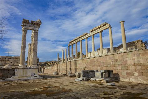 Bergama (Pergamon) : The Ancient Centre of Health, Culture and Arts ...