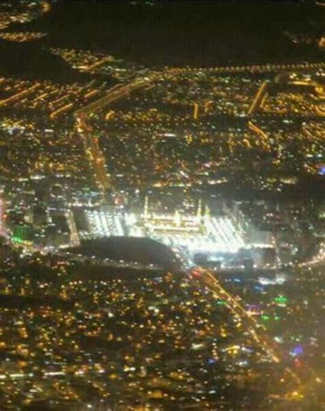 A breathtaking areal view of Madina taken at night | Beautiful mosques ...