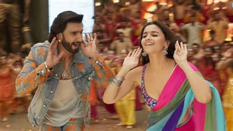 'What Jhumka' song: Alia & Ranveer keep up the energy high in this peppy rendition of 'jhumka ...