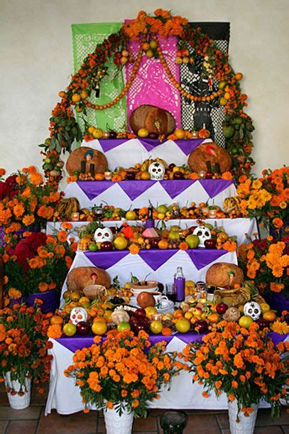 Dia de los Muertos altar - Ofrenda, Oaxaca Mexico | interesting ...