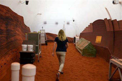 NASA volunteers to live in Mars simulation for 1 year begin mission