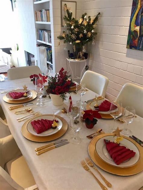 15 Simple & Elegant Christmas Table Setting Ideas | Munchkins Planet