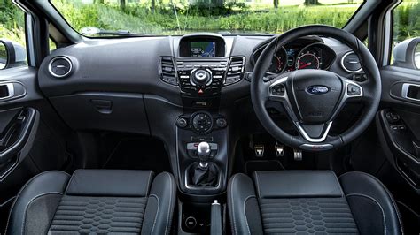 Ford Fiesta ST (2012-2017) Interior & Infotainment | Carwow