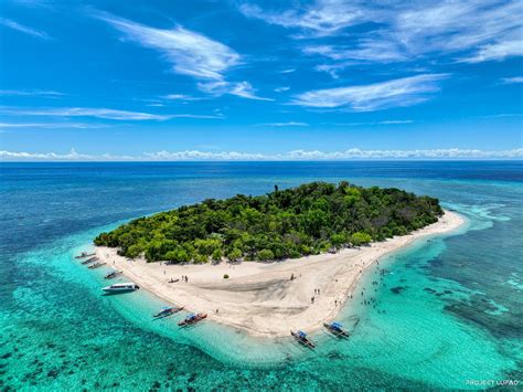 Paradise on Earth at Mantigue Island in Camiguin