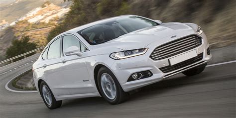 Ford Mondeo Hybrid Review | carwow