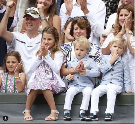 Roger Federer Wife Mirka: पत्नी के बगैर नहीं सोते रोजर फेडरर, हर टूर्नामेंट में फैमिली को रखा ...