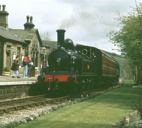 Oakworth Station - Keighley & Worth Valley Railway