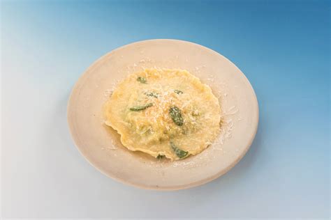 Raviolo all'uovo – Splendido Magazin Ravioli, Ricotta, Wasabi, Pasta Recipes, Cantaloupe ...