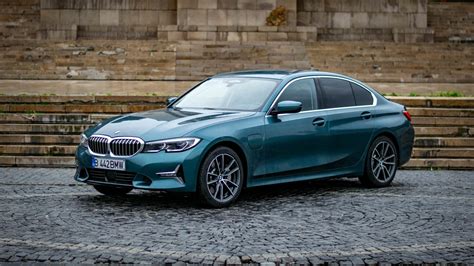 Video: BMW 330e wins Best Hybrid Executive Car award in the UK