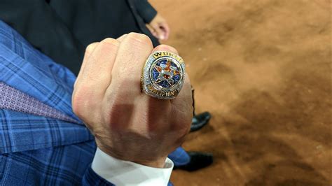 Astros receive their well-deserved World Series rings in pregame ...