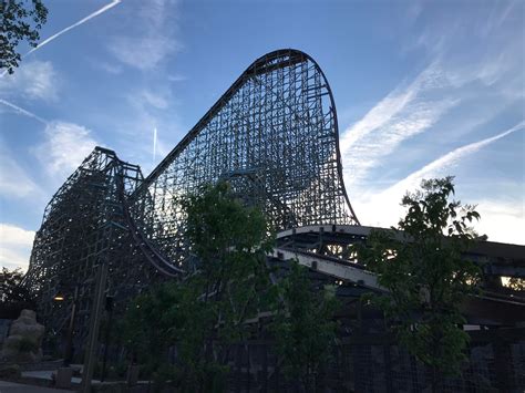 Got a sunset ride on Steel Vengeance yesterday. Absolutely incredible : r/rollercoasters