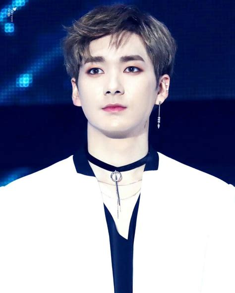 Aron Nu Est, Fans Cafe, Pledis Entertainment, Aaron, Stray, Idol, Baby ...