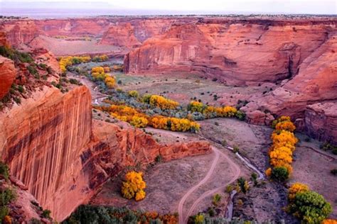 Visit Canyon de Chelly Arizona: tours, map, trails, entrance fee and hotels