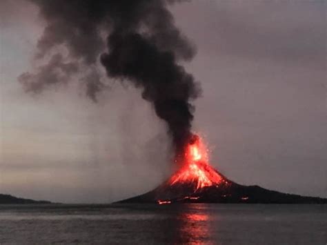 Krakatoa volcano (Sunda Strait, Indonesia): eruption & tsunami Dec 2018 ...