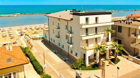 YOU & ME BEACH HOTEL - Prices & Reviews (Rimini/Viserbella, Italy ...