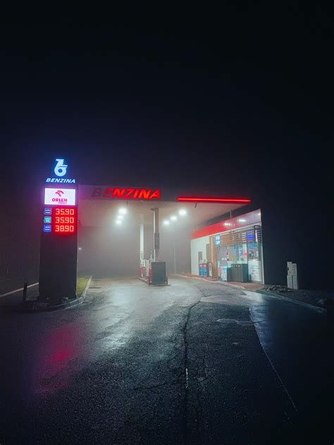 Gas station at night : r/photographs