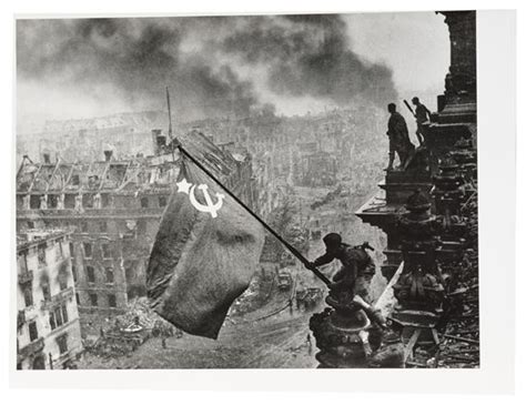 Yevgeny Khaldei | Raising the Flag over the Reichstag, Berlin, 2 May ...