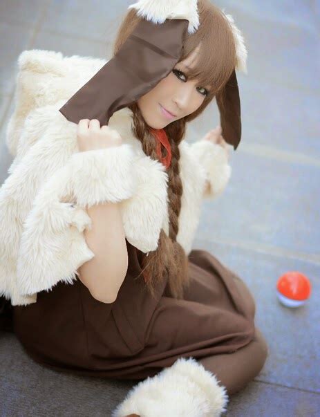 Pokemon Cosplay: Cute Pokemon Human Girl Eevee Cosplay