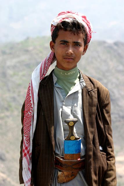 Yemeni boy | Traditional Yemeni outfit, with a gambia (knife… | Flickr